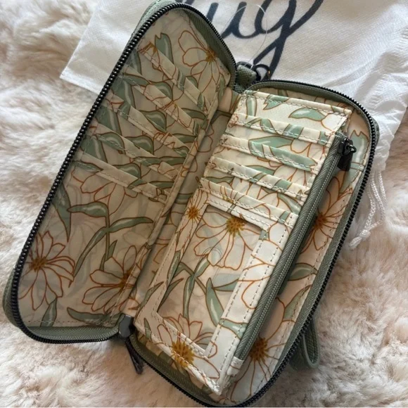 Lug Whirly Matte Luxe VL RFID Wristlet Wallet w/Sage Daisies Lining  NWT - Picture 3 of 4